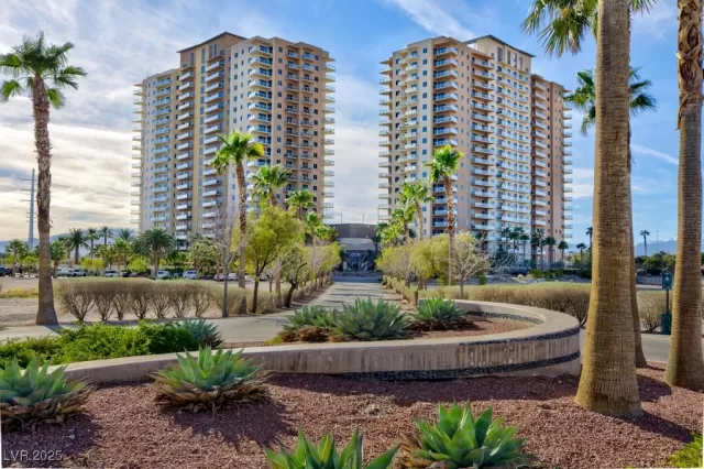 MLS: 2649876 Condo For Sale