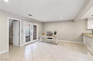 Photo #5: 2650009 Listing