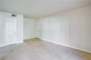 Photo #3: 2650057 Listing