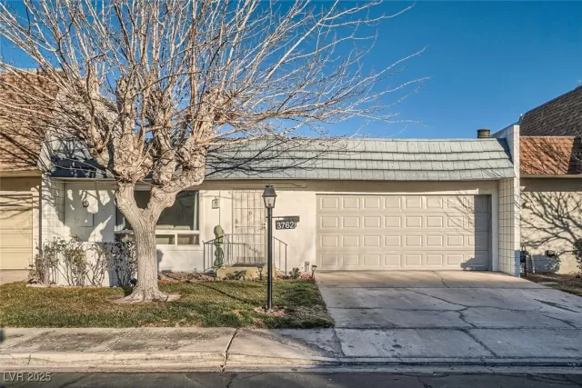 MLS: 2650058 Condo For Sale