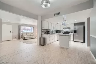 Photo #5: 2650058 Listing