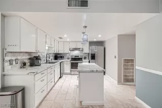 Photo #6: 2650058 Listing