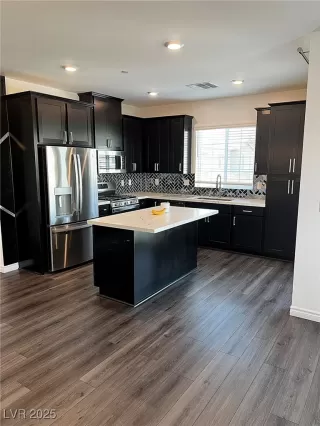Photo #2: 2650090 Listing 