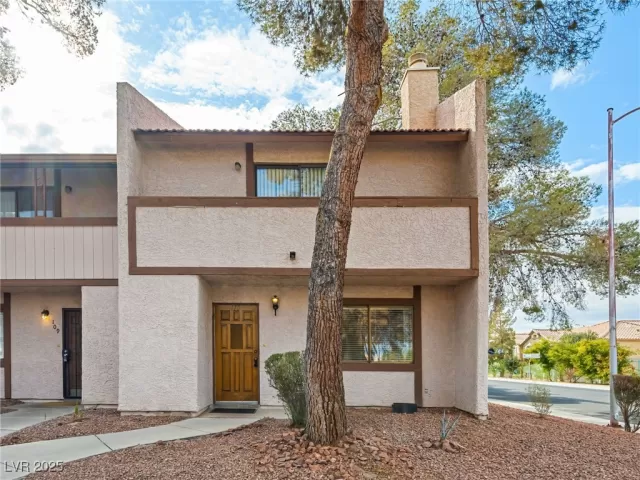 MLS: 2650093 Condo For Sale