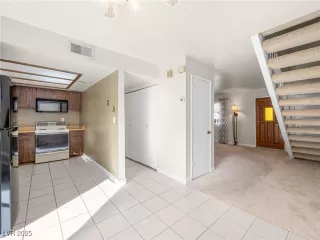 Photo #6: 2650093 Listing