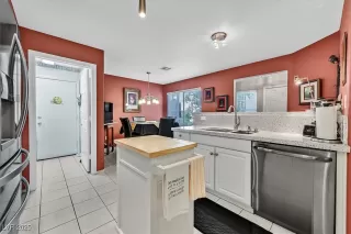 Photo #5: 2650119 Listing