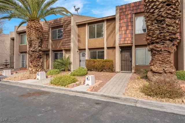 MLS: 2650184 Condo For Sale