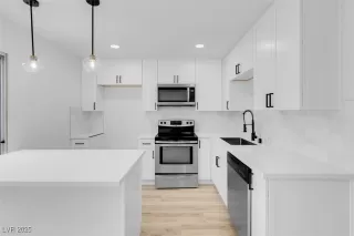 Photo #5: 2650184 Listing