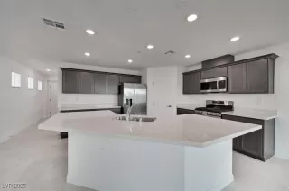 Photo #2: 2650186 Listing 