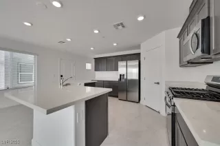 Photo #3: 2650186 Listing 