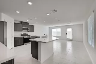 Photo #4: 2650186 Listing 