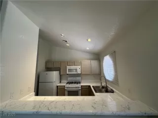 Photo #5: 2650268 Listing 