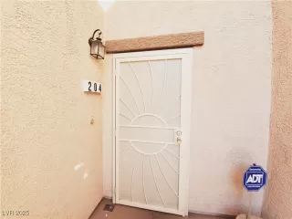 Photo #1: 2650272 Listing 