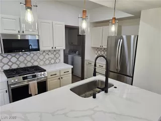 Photo #1: 2650282 Listing 