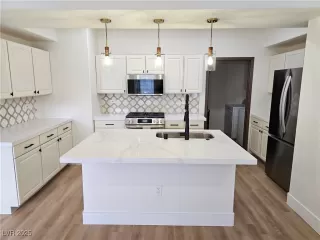 Photo #2: 2650282 Listing 
