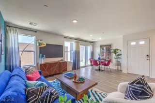 Photo #4: 2650347 Listing