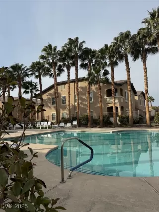 Photo #4: 2650392 Listing 