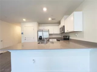 Photo #6: 2650396 Listing 