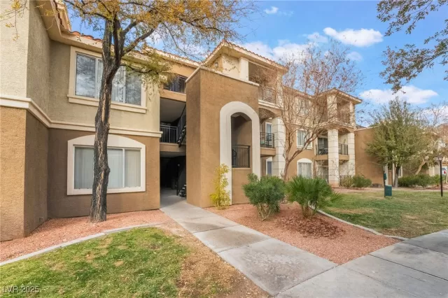 MLS: 2650454 Condo For Sale
