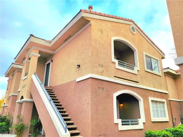 MLS: 2650500 Condo For Sale