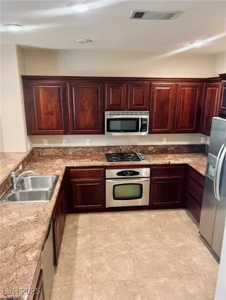 Photo #1: 2650569 Listing 