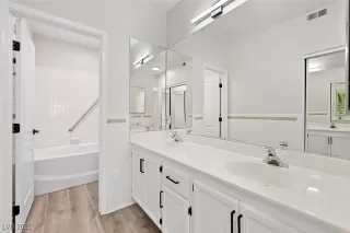 Photo #3: 2650581 Listing