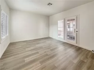 Photo #5: 2650590 Listing