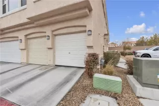 Photo #3: 2650648 Listing