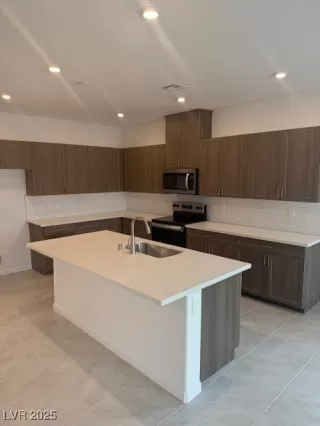 Photo #3: 2650679 Listing