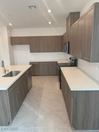 Photo #5: 2650679 Listing