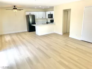 Photo #3: 2650687 Listing