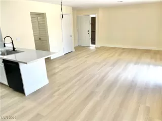 Photo #4: 2650687 Listing