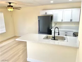 Photo #5: 2650687 Listing