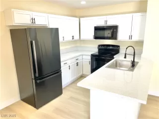 Photo #6: 2650687 Listing