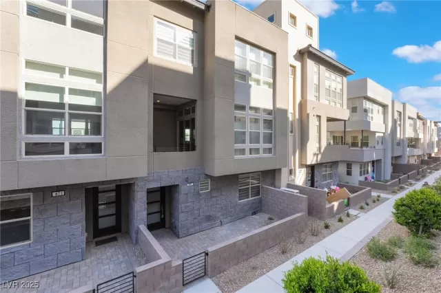 MLS: 2650694 Condo For Sale