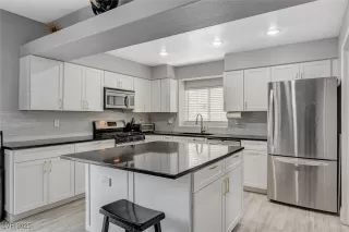 Photo #1: 2650717 Listing 