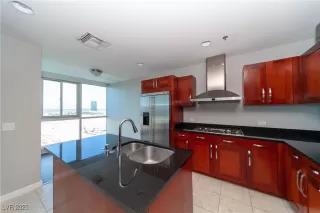 Photo #2: 2650733 Listing 