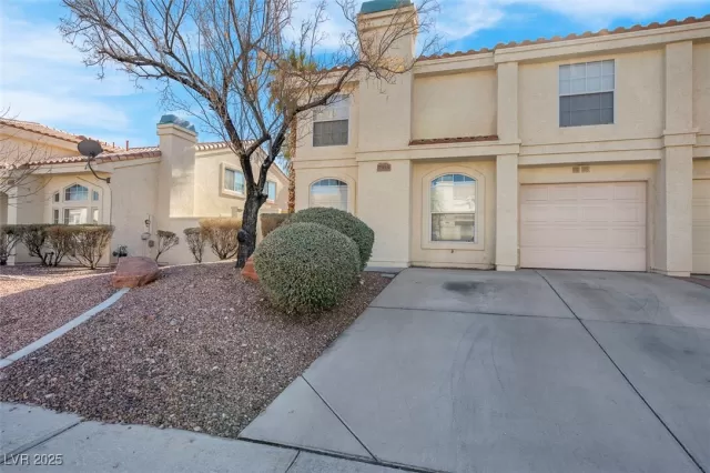 MLS: 2650750 Condo For Sale