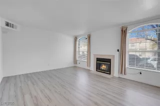 Photo #4: 2650750 Listing 