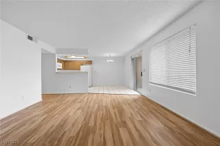 Photo #6: 2650764 Listing 