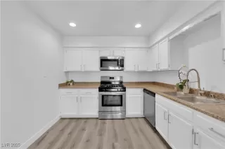 Photo #5: 2650781 Listing