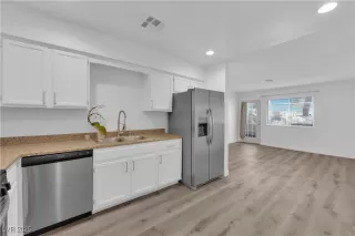 Photo #6: 2650781 Listing