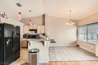 Photo #6: 2650785 Listing 