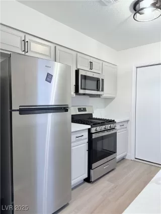 Photo #2: 2650805 Listing 