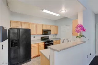Photo #4: 2650807 Listing