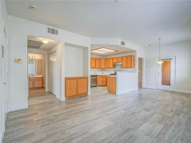 MLS: 2650862 Condo For Sale