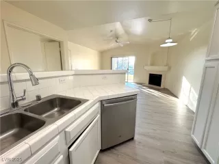 Photo #5: 2650899 Listing 