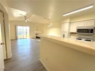 Photo #6: 2650899 Listing 