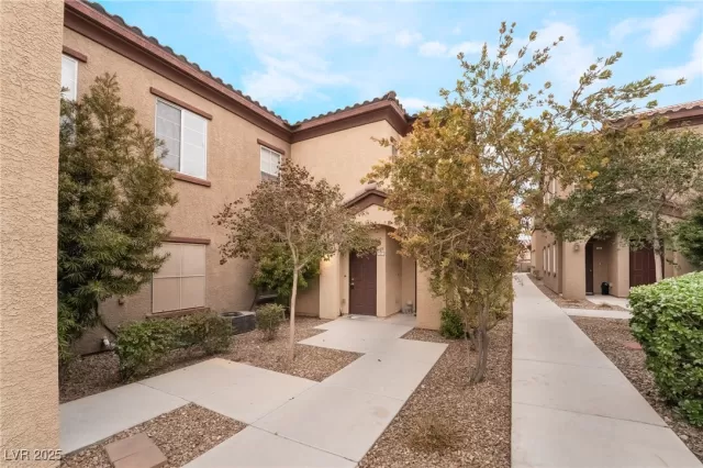 MLS: 2650902 Condo For Sale