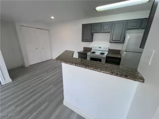 Photo #5: 2650931 Listing 